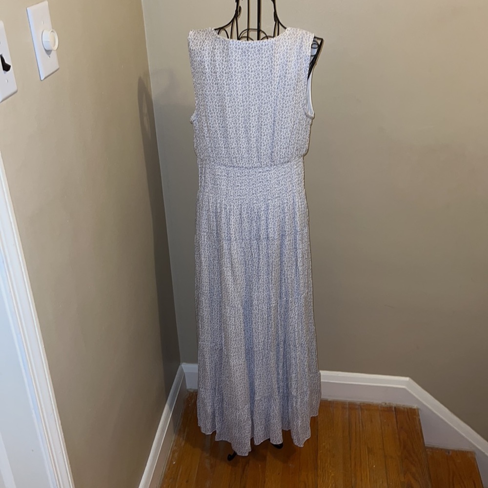 J GLEE 👗 - Picture 3 of 5